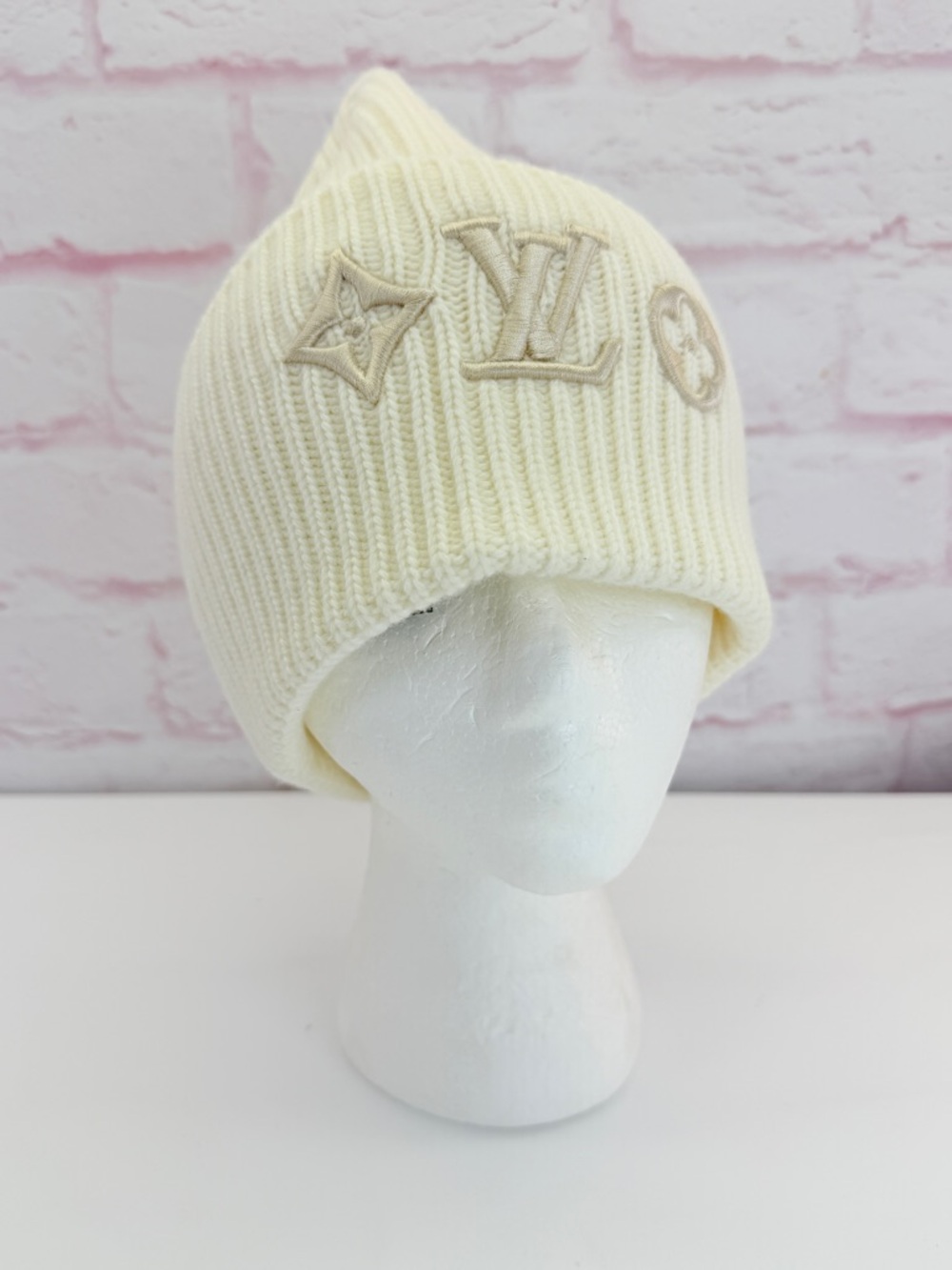 Louis Vuitton Headline Embroidered Cream Ribbed Wool Beanie NEW